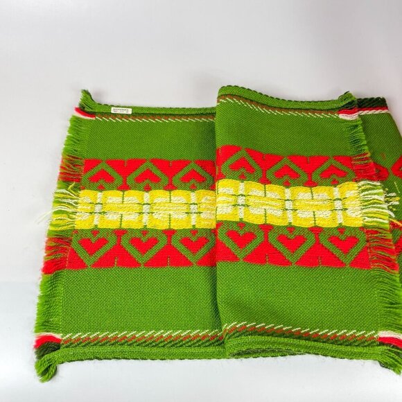 Vintage Green Polyacryl Heart & Snowflake Woven Tablerunner Bright Christmas - Picture 3 of 5